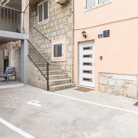 Heritage Apartman Geza In Centar With Private Parking Kastela Exterior photo