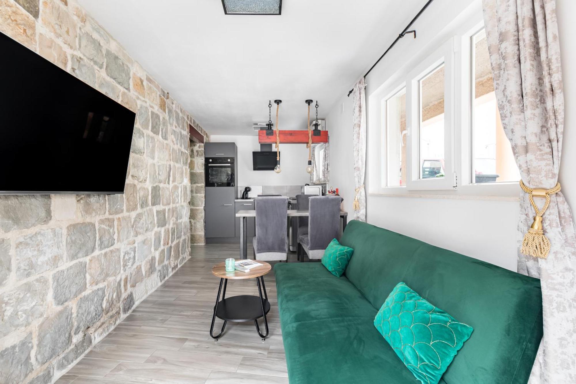 Heritage Apartman Geza In Centar With Private Parking Kastela Exterior photo