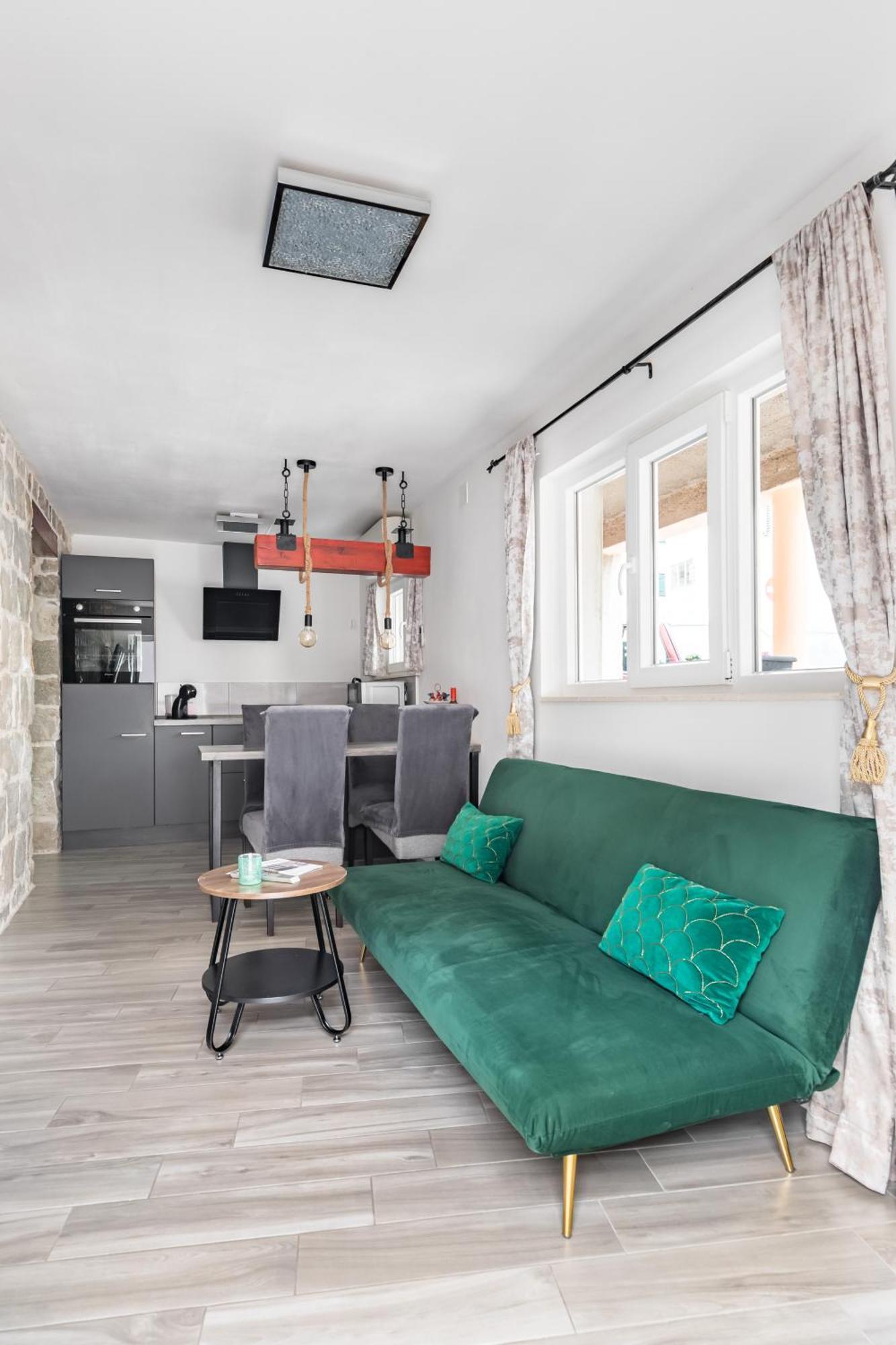 Heritage Apartman Geza In Centar With Private Parking Kastela Exterior photo