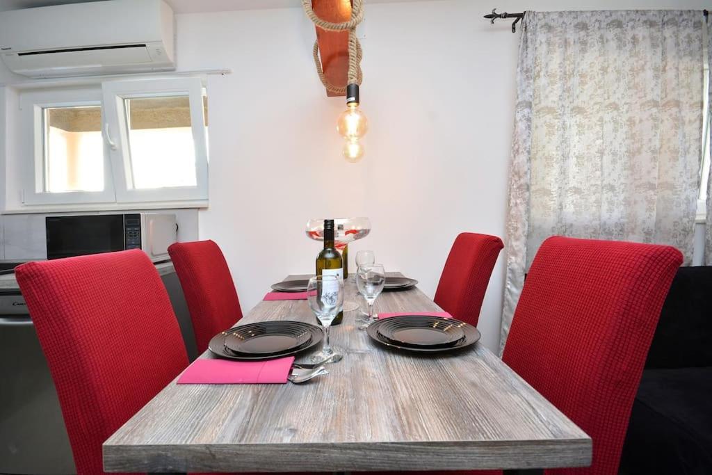 Heritage Apartman Geza In Centar With Private Parking Kastela Exterior photo